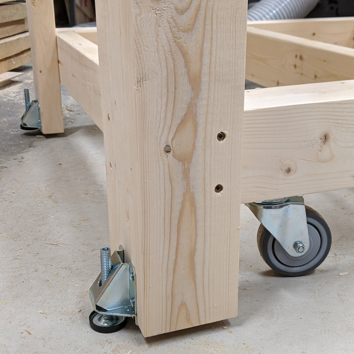 Mobile Workbench / Outfeed Table | Build Plans